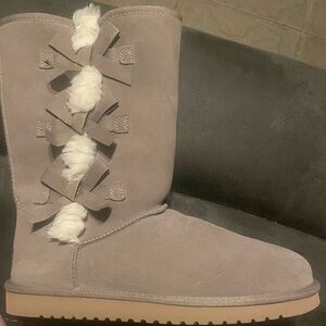 Koolaburra by UGG Victoria short boots